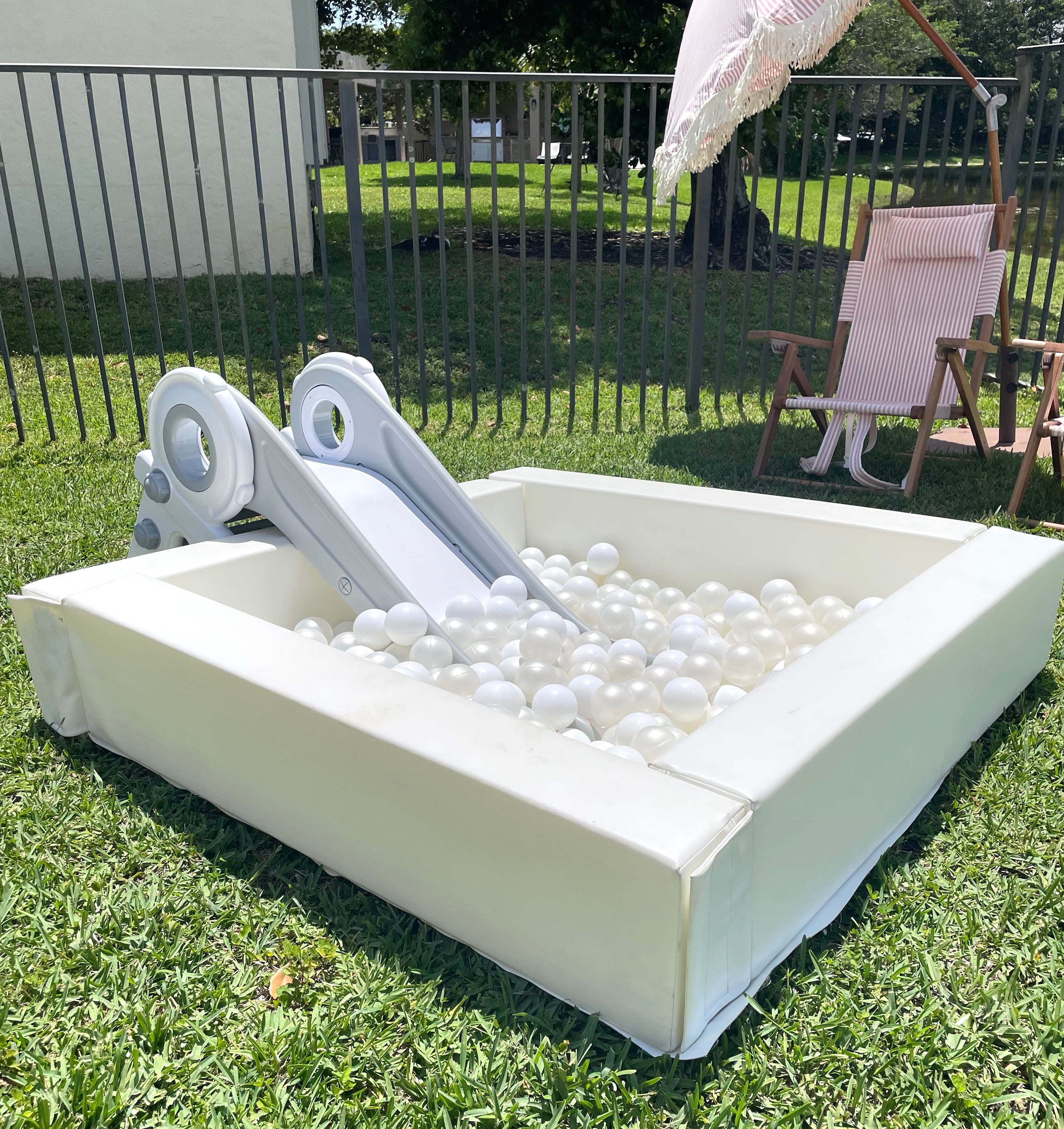 Ball Pit 4x4ft / DELIVERY MIAMI & BROWARD Deluxe Bounce House