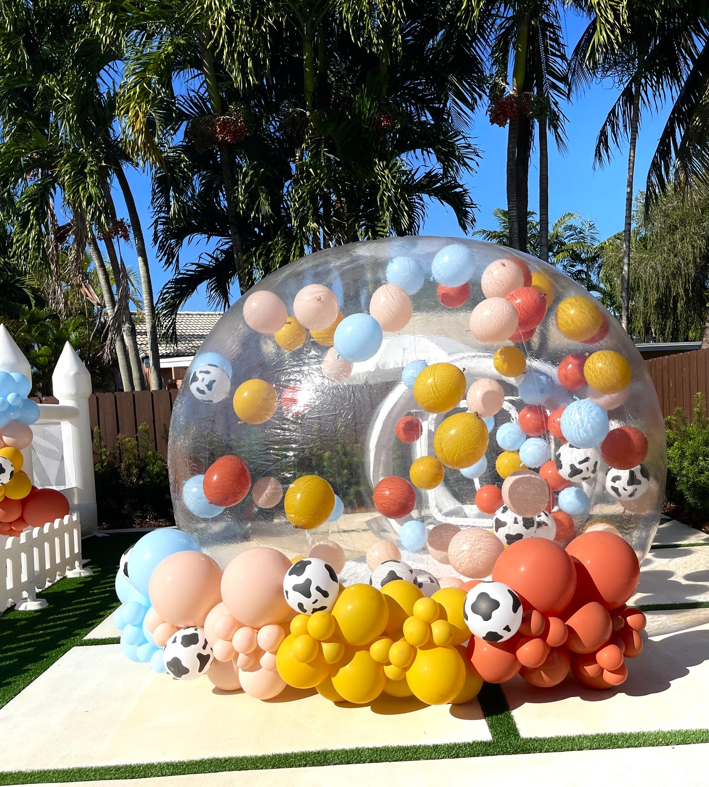 Bubble House | 10x16ft | All ages