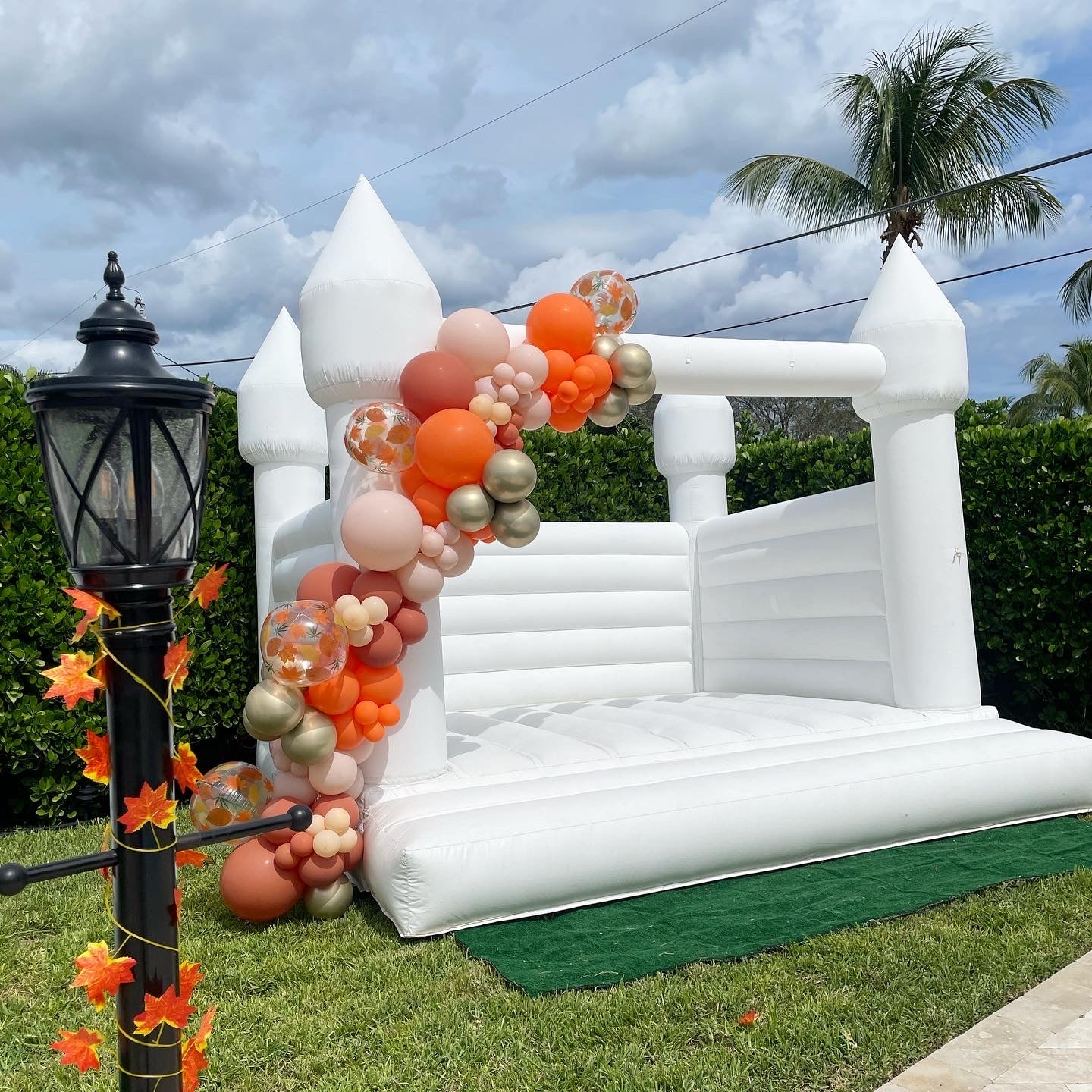 White Bounce House | 13x13ft | All ages
