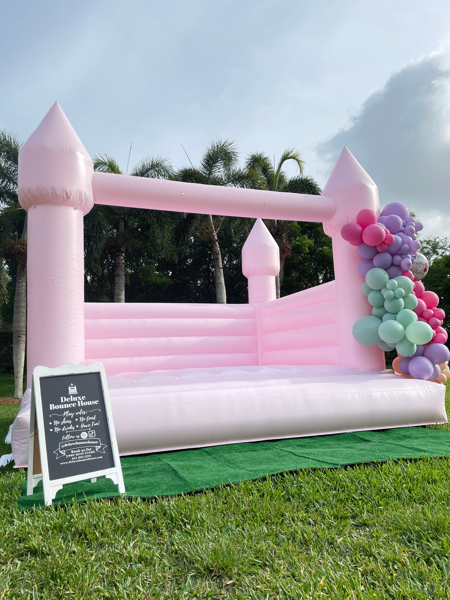 Pink Bounce House | 13x13ft | All ages
