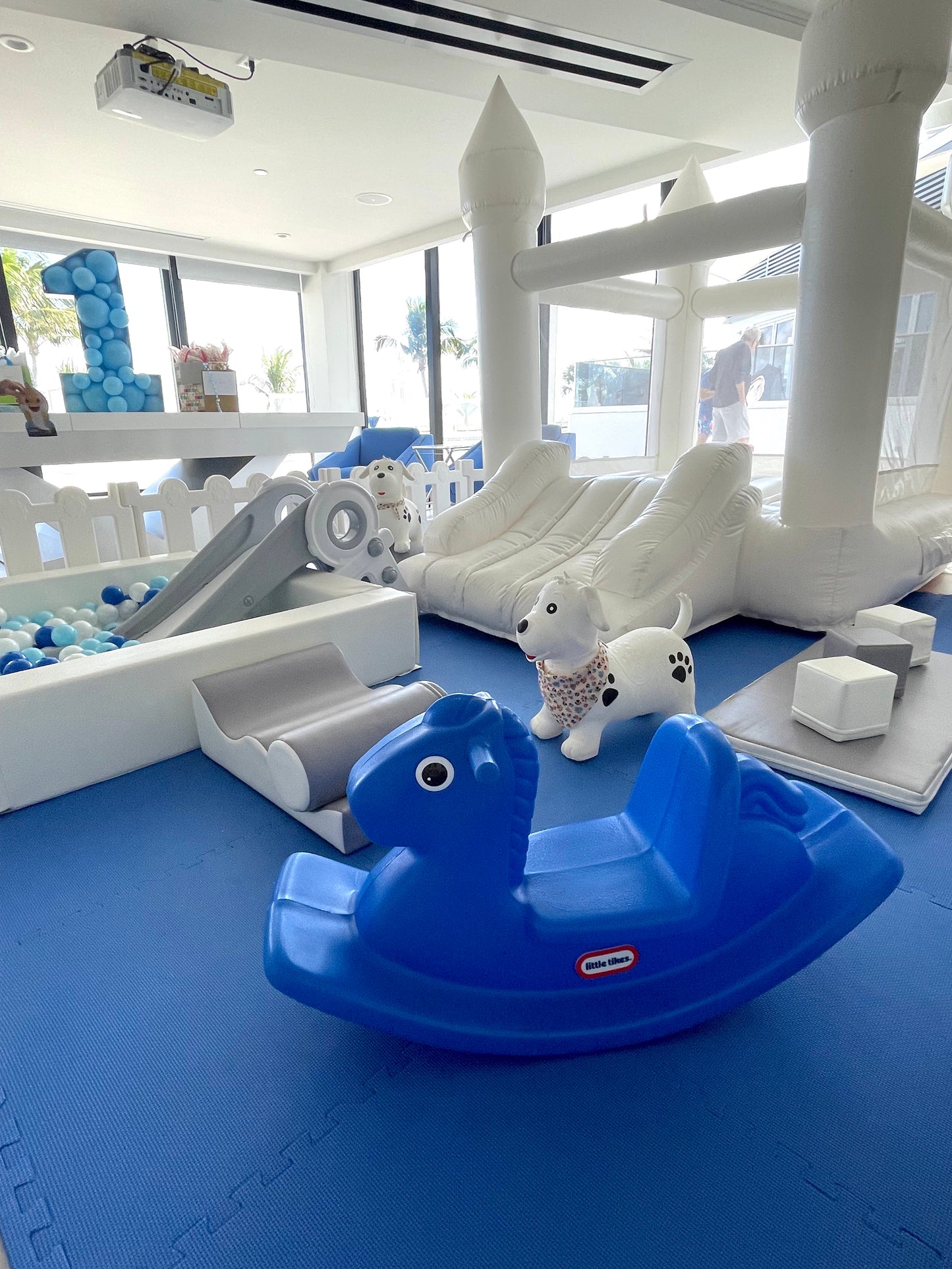 Basic Soft Play White & Blue