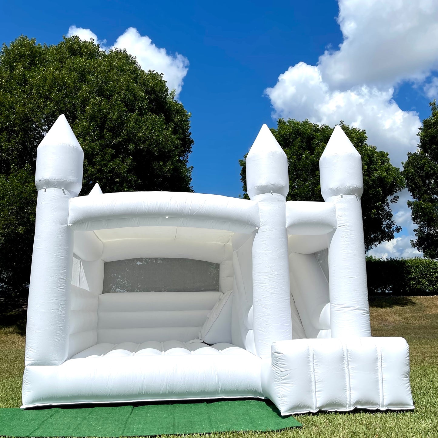 White Bounce House with slide | 16x16ft | All ages