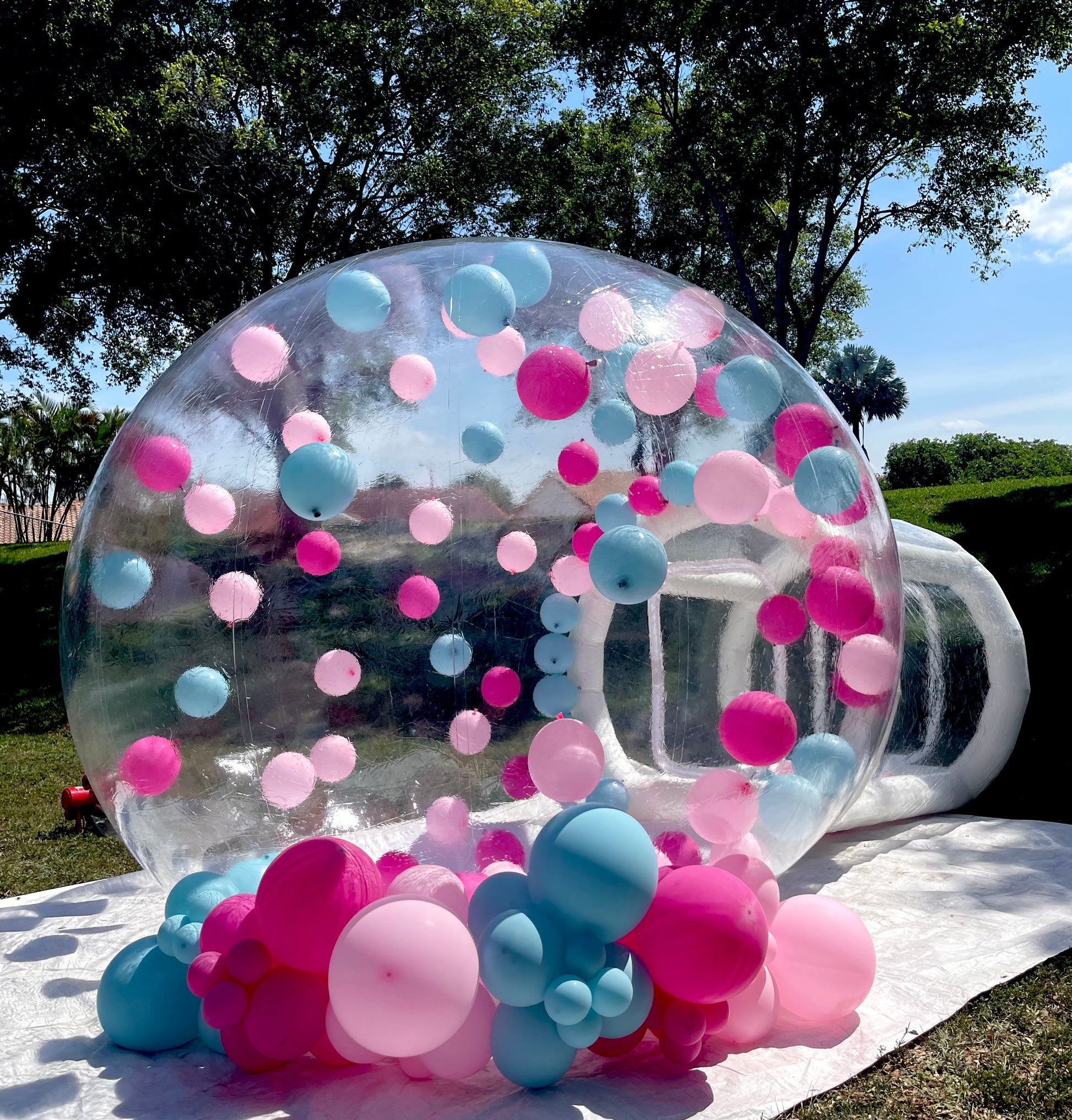 Bounce house balloon decoration, Tips, Outdoor installation
