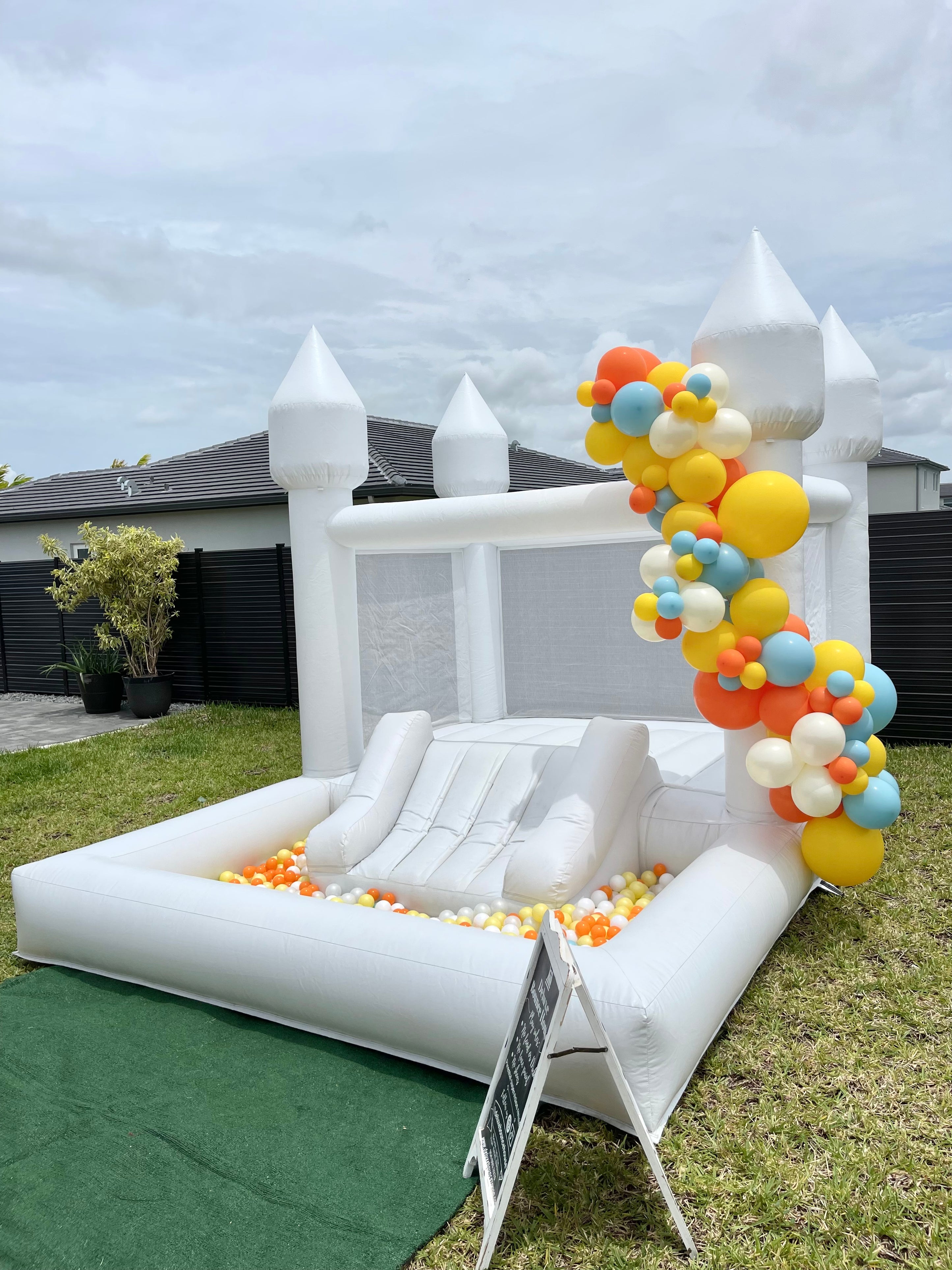 White Bounce House with Ball Pit - BOOK NOW / Toddlers & Kids Modern