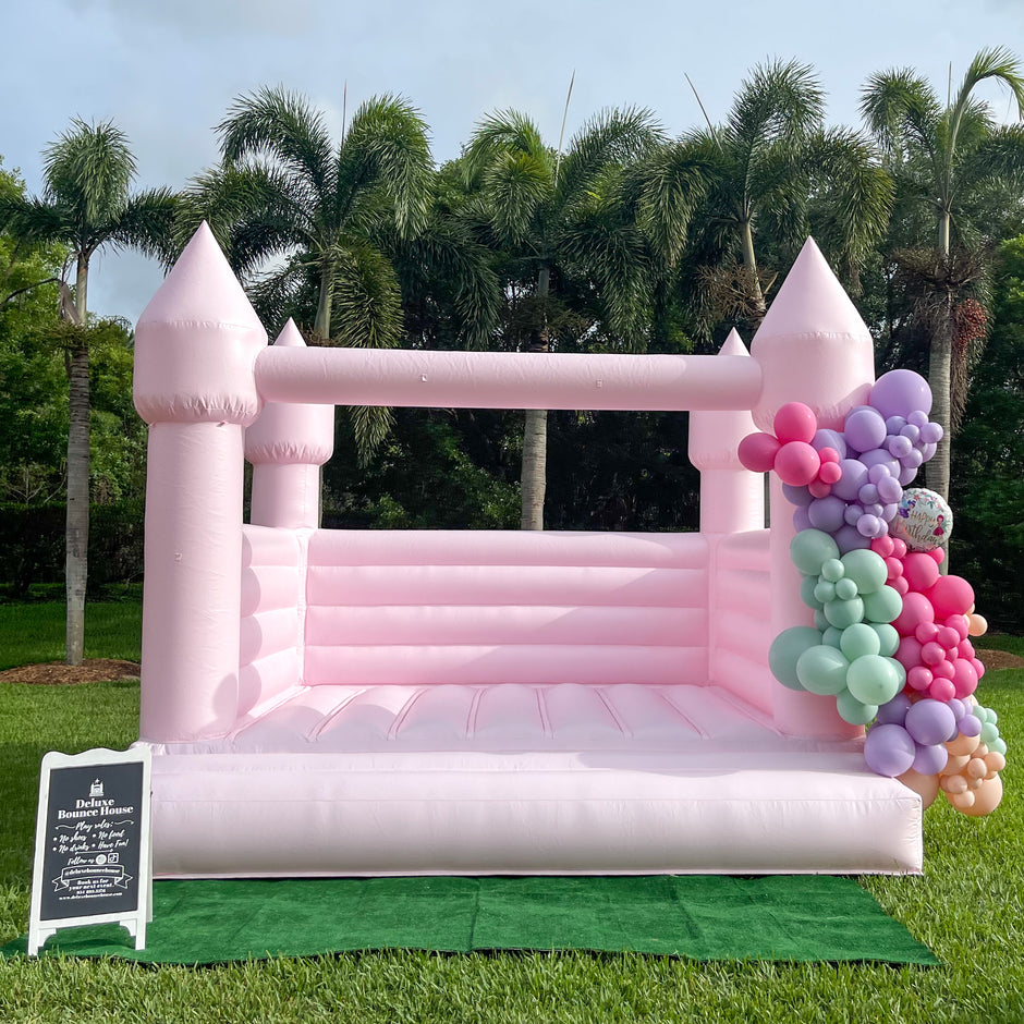 WHITE BOUNCE HOUSES, SOFT PLAYS AND MORE / DELIVERY MIAMI & BROWARD Deluxe Bounce House