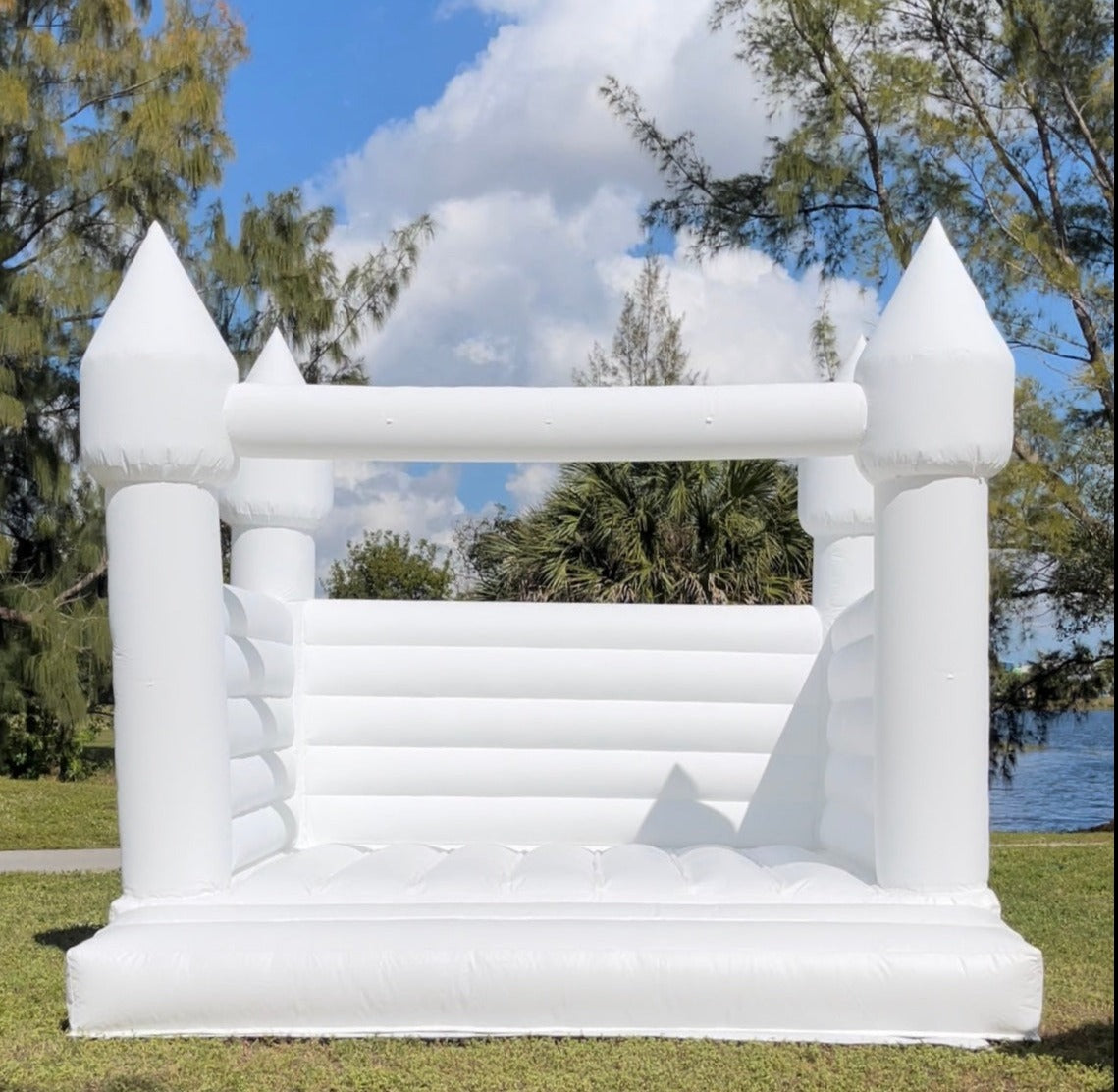 White Bounce House for rent, bounce house decor, ballon garland decor, free delivery miami dade and broward county, beautiful bounce house, castle bounce house, party decor
